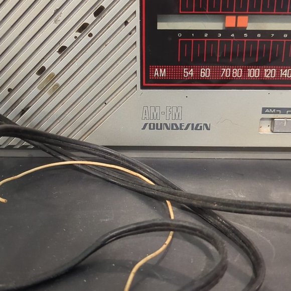 VINTAGE AM/FM ELECTRIC RADIO - Picture 6 of 7